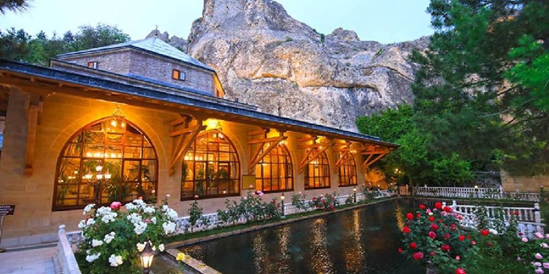 Doğu Anadolu’nun ziyaretçi akınına uğrayan adresi! Tarih, maneviyat, doğallık: Buraya giden hayran kalmadan dönmüyor 1